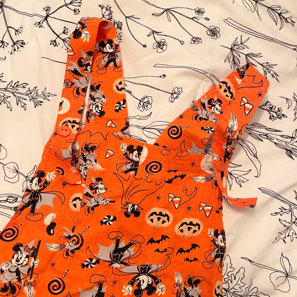 BNWT Her Universe Halloween Mickey and Minnie shortalls